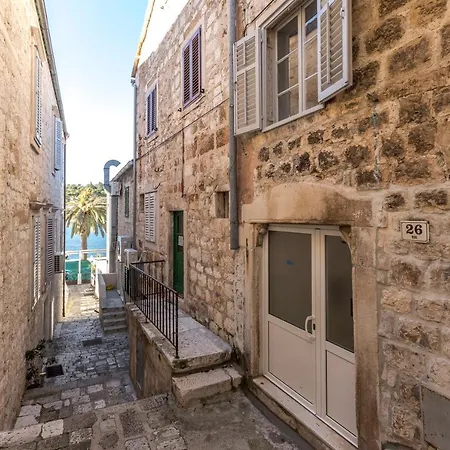 Hvar *